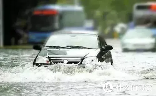 @车主，暴雨持续，行车请注意！