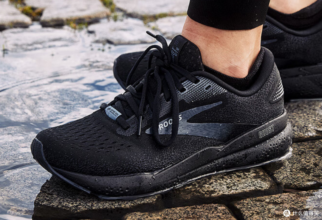 有哪些雨天也能穿的训练通勤两用缓震跑鞋推荐
