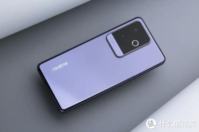 Realme“亮剑”，骁龙8Gen3芯+6000nit屏+5800mAh+120W秒充