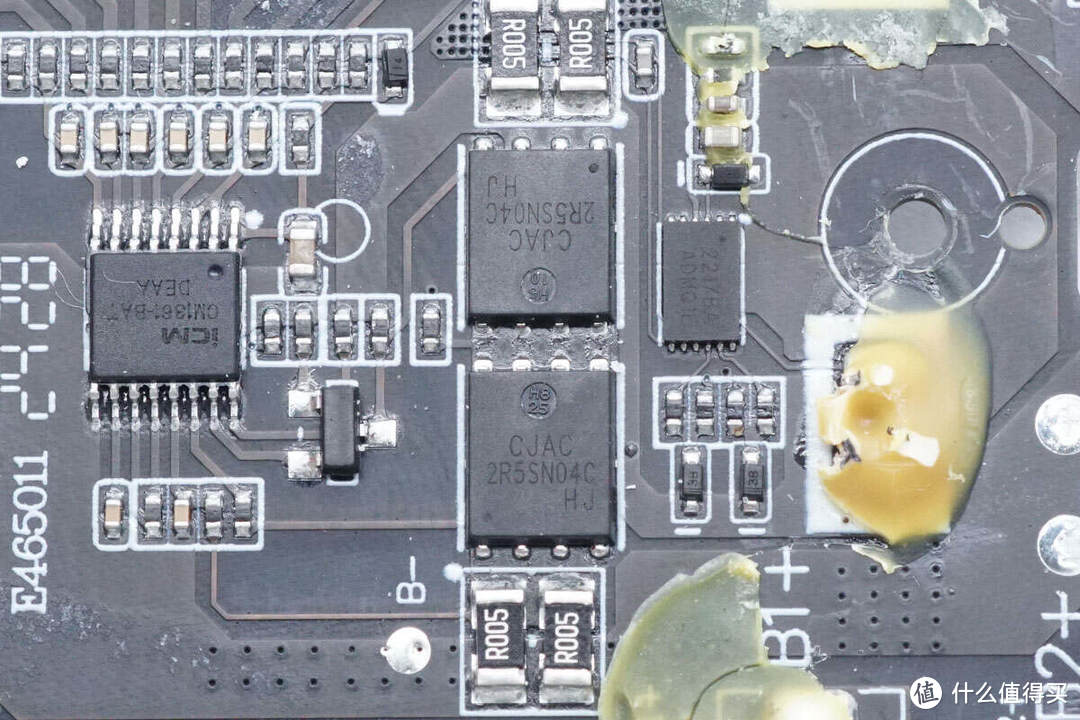 拆解报告：安克140W 24000mAh快充移动电源