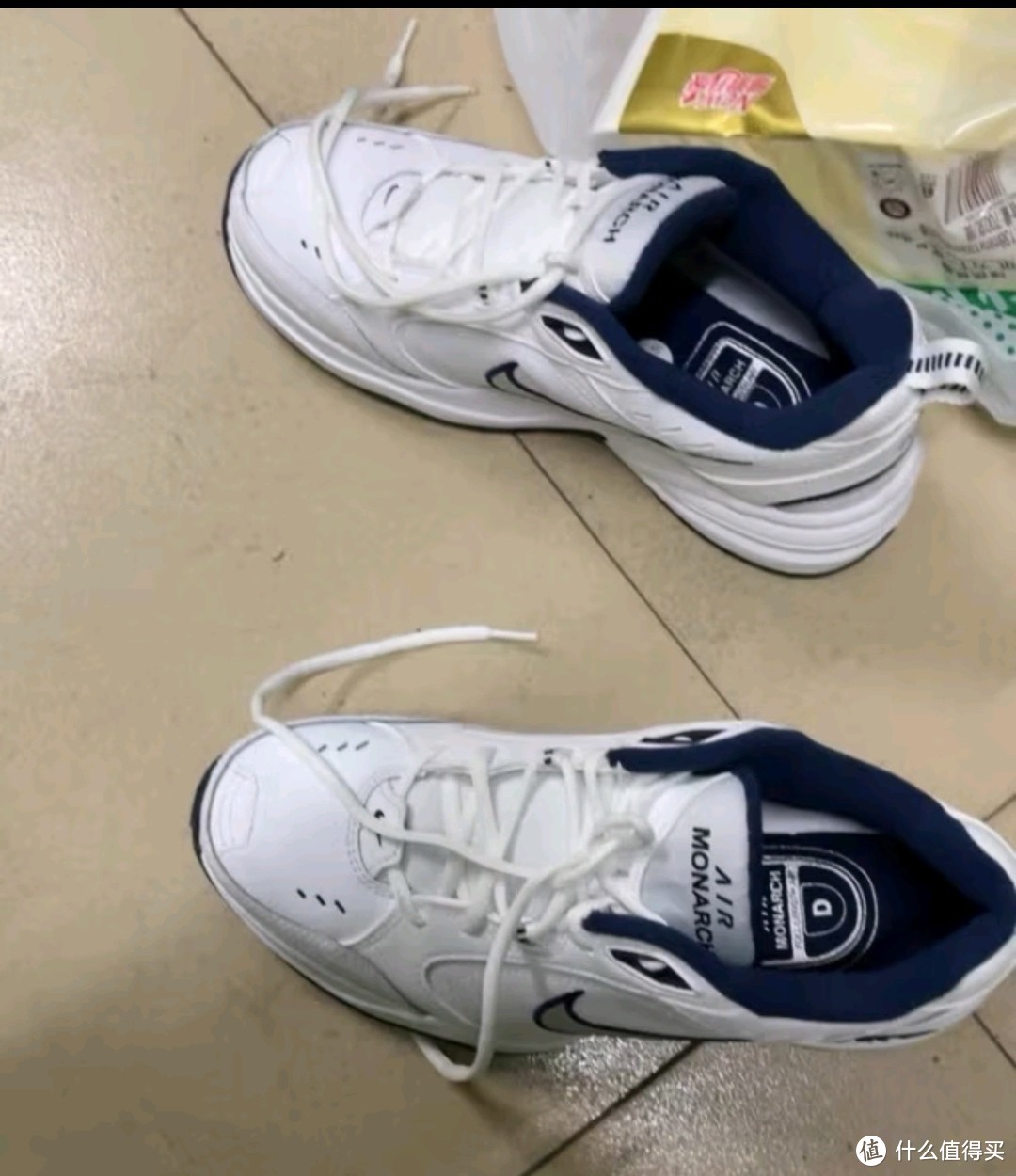 耐克（NIKE） 男子训练鞋老爹鞋  AIR MONARCH IV 415445-101 41