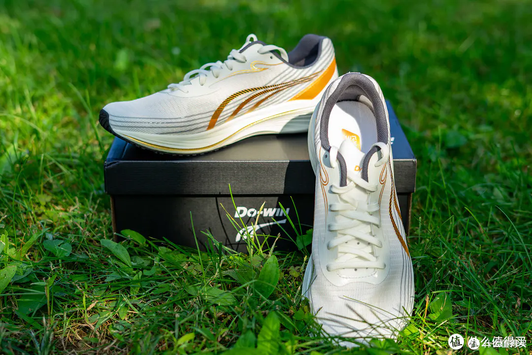 【24年跑鞋回顾】万字长文解析,各矩阵最值得买的15双跑鞋