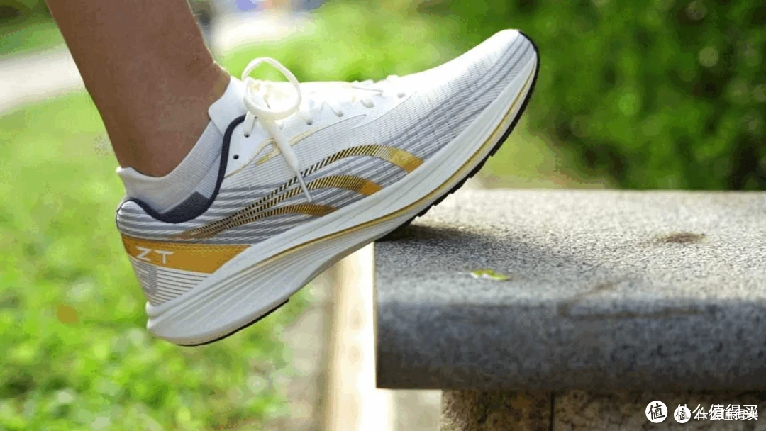 【24年跑鞋回顾】万字长文解析,各矩阵最值得买的15双跑鞋