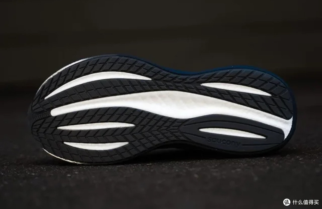 【24年跑鞋回顾】万字长文解析,各矩阵最值得买的15双跑鞋