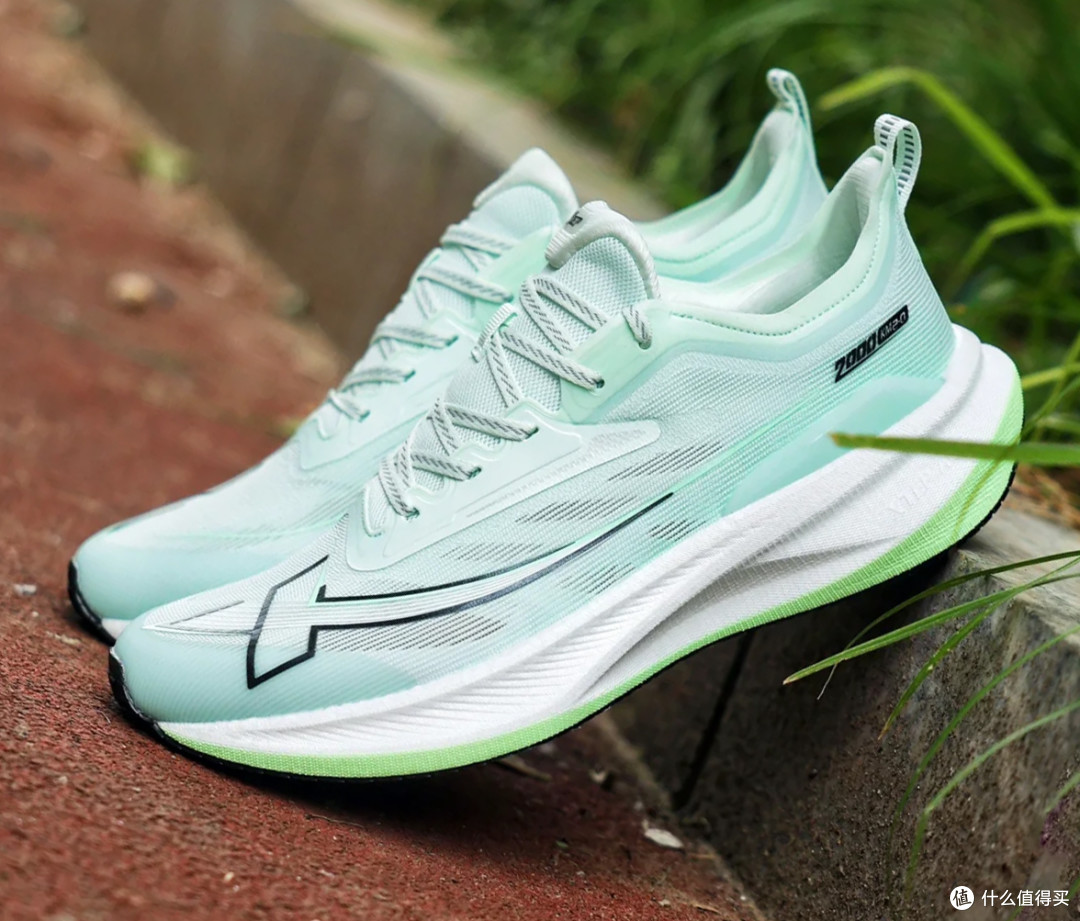 【24年跑鞋回顾】万字长文解析,各矩阵最值得买的15双跑鞋