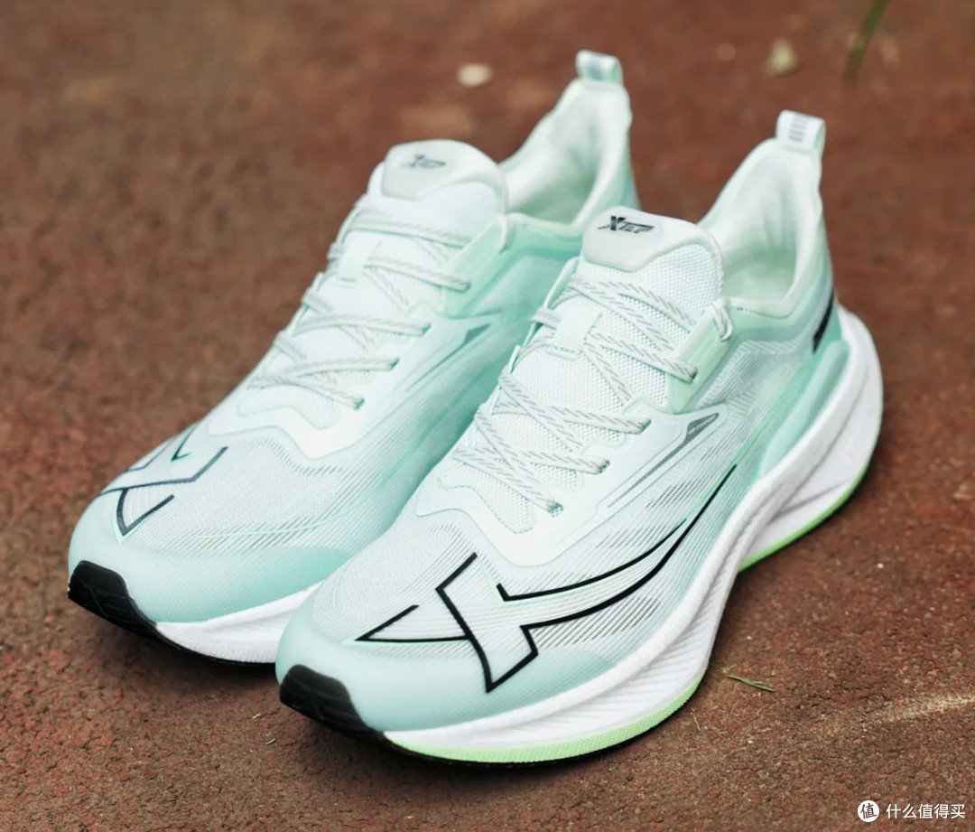 【24年跑鞋回顾】万字长文解析,各矩阵最值得买的15双跑鞋