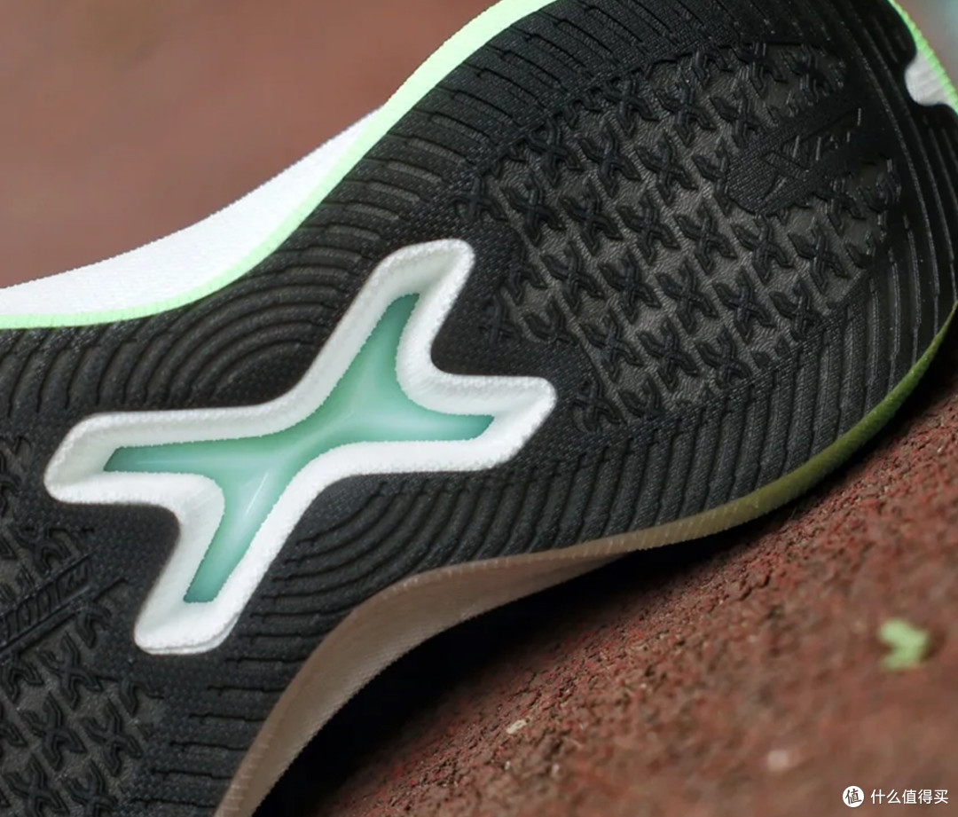 【24年跑鞋回顾】万字长文解析,各矩阵最值得买的15双跑鞋