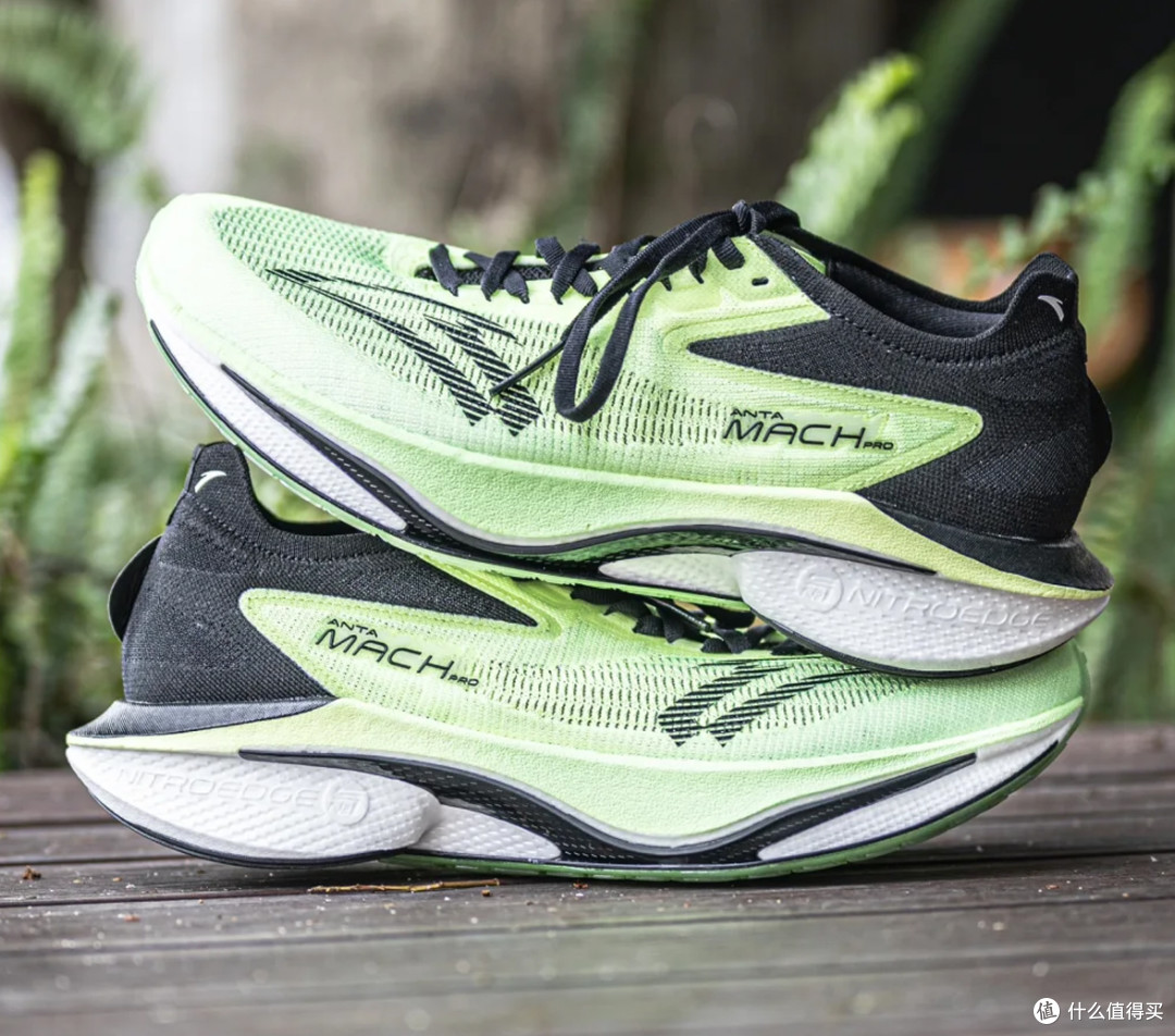 【24年跑鞋回顾】万字长文解析,各矩阵最值得买的15双跑鞋