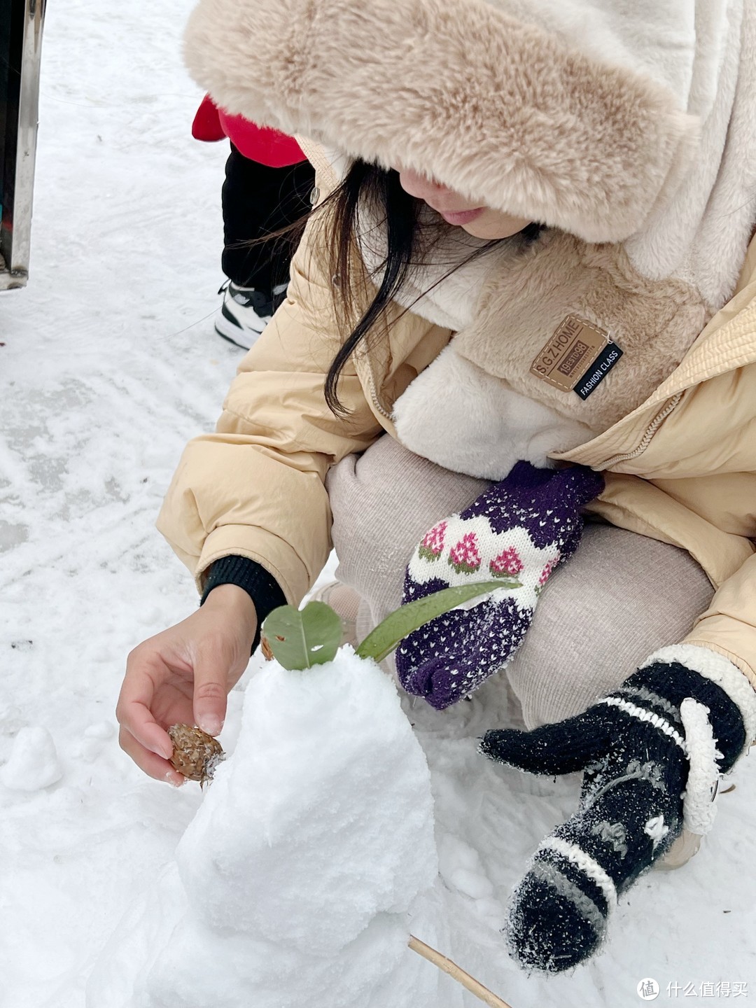 艾莱依羽绒服~让我在冬天不惧寒冷，可以放肆的去玩雪