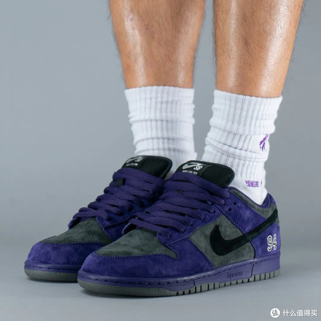 全新 Supreme x Nike SB Dunk Low 联名曝光