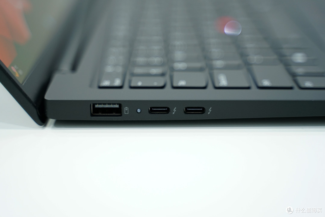 内行评测：换装Lunar Lake处理器，13年经典传承！ThinkPad X1 Carbon Aura AI 2025上手体验