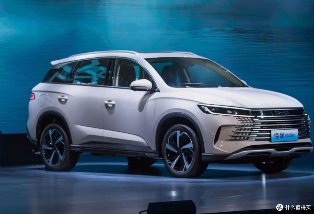 吉利给上强度了？4.7米的混动SUV，比亚迪只要9.98万元！