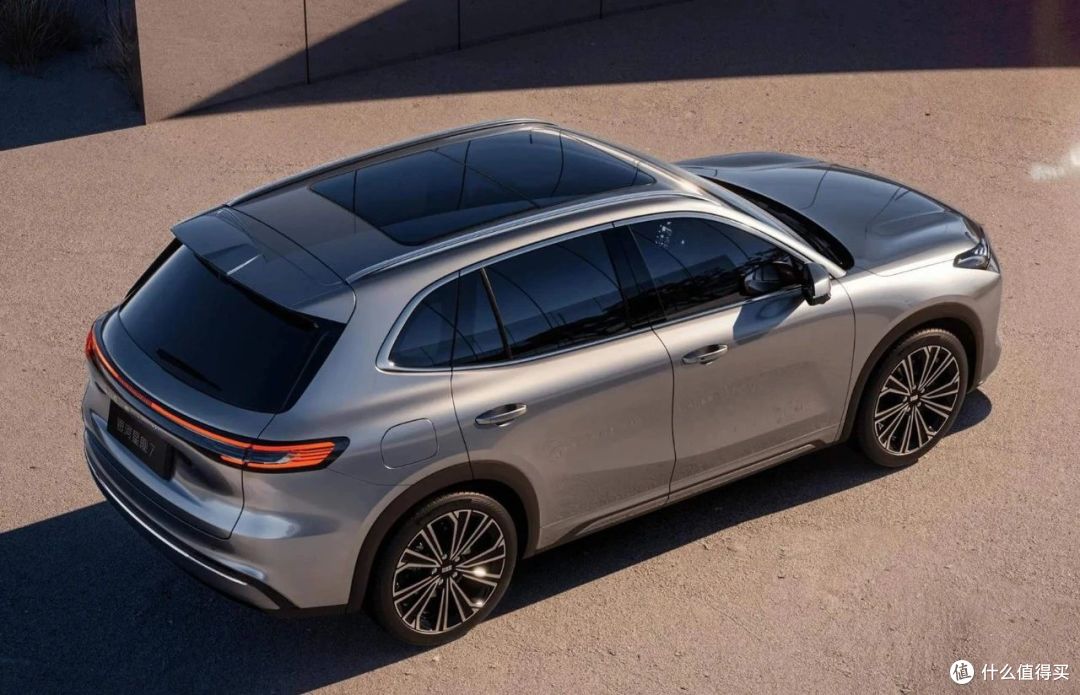 吉利给上强度了？4.7米的混动SUV，比亚迪只要9.98万元！