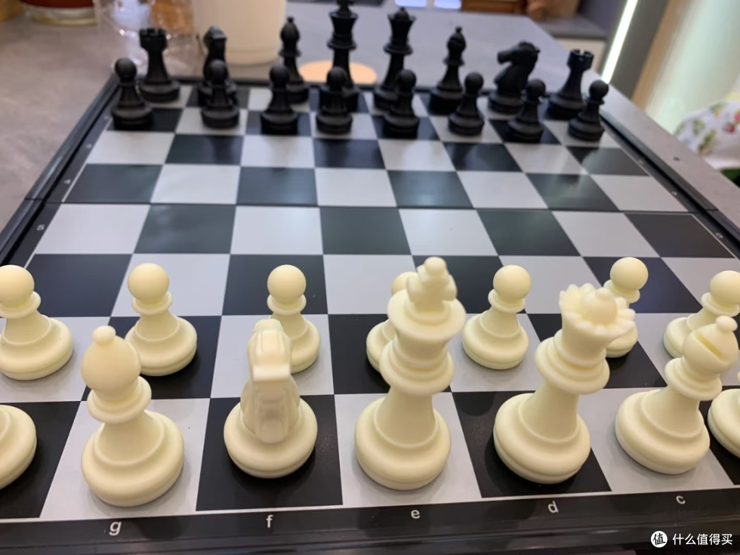 国际象棋黑白格子间的智慧之旅
