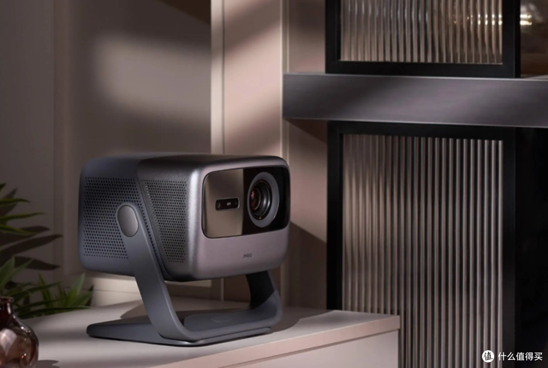 三色激光赋能，坚果投影从亏损20亿到盈利，穿越寒冬