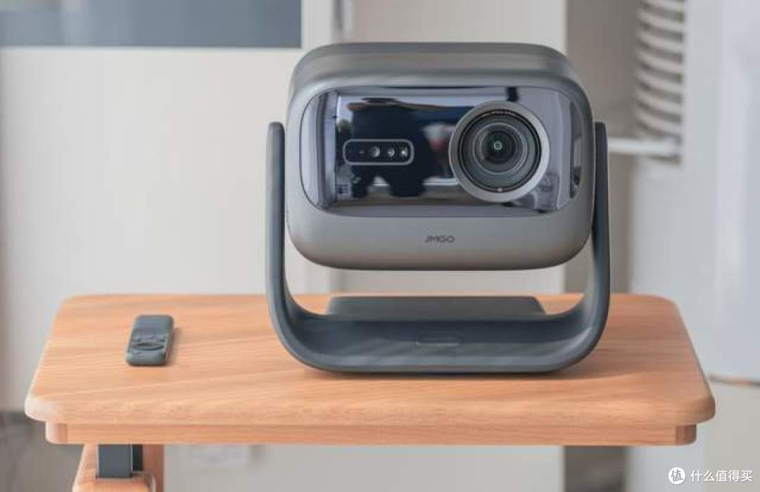 三色激光赋能，坚果投影从亏损20亿到盈利，穿越寒冬