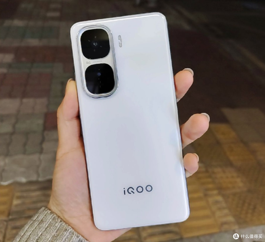 2025年最建议买的三款3000元手机，好评率近100%，价格相当良心！