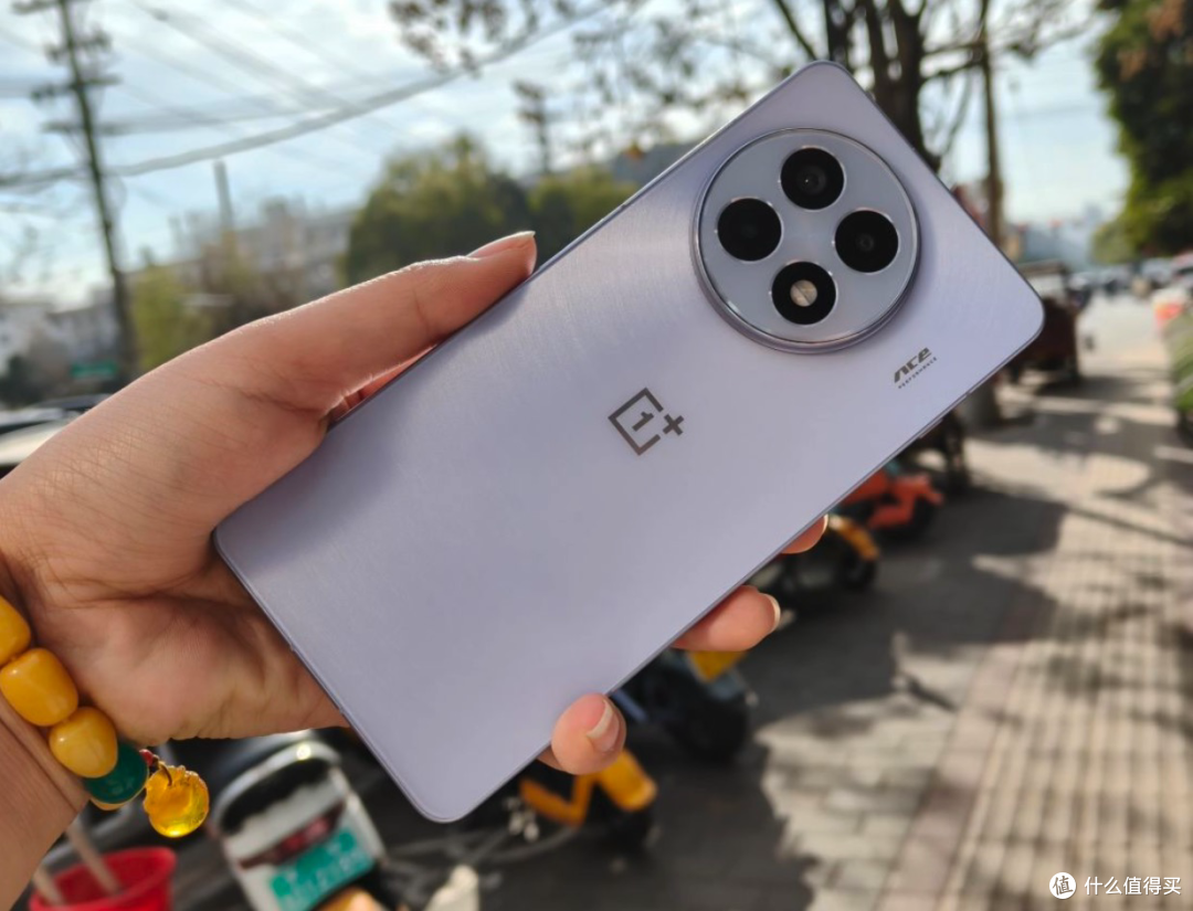 2025年最建议买的三款3000元手机，好评率近100%，价格相当良心！