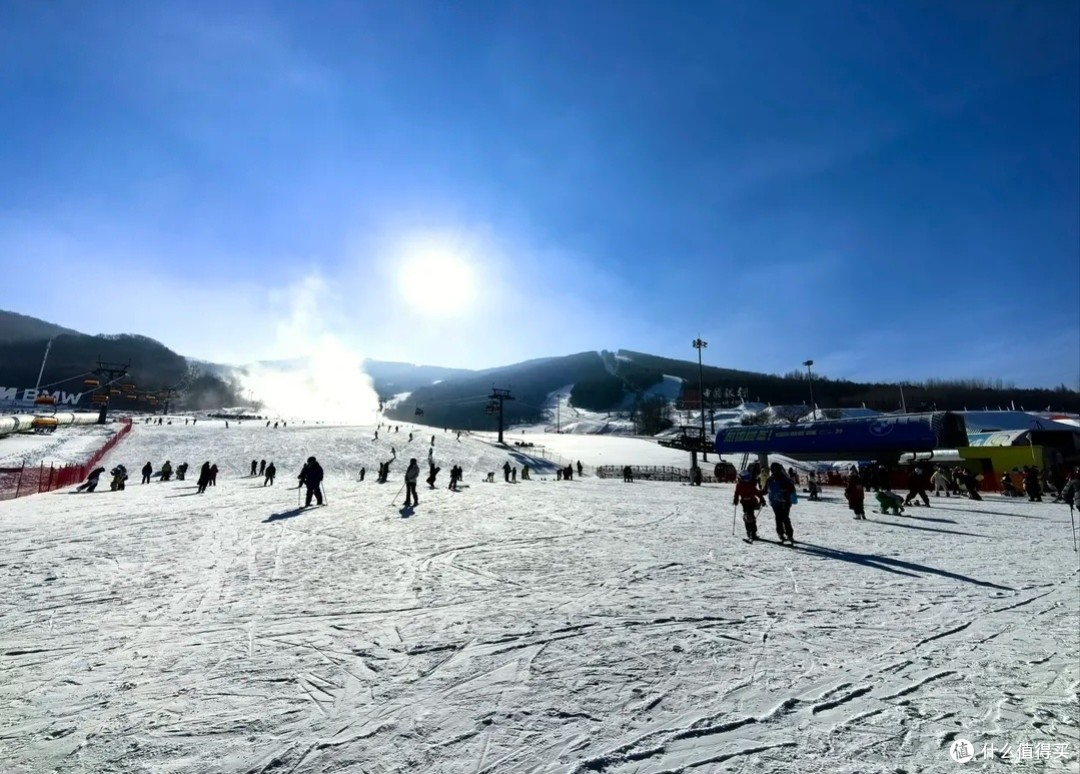 松花湖滑雪场，冬日的梦幻雪境