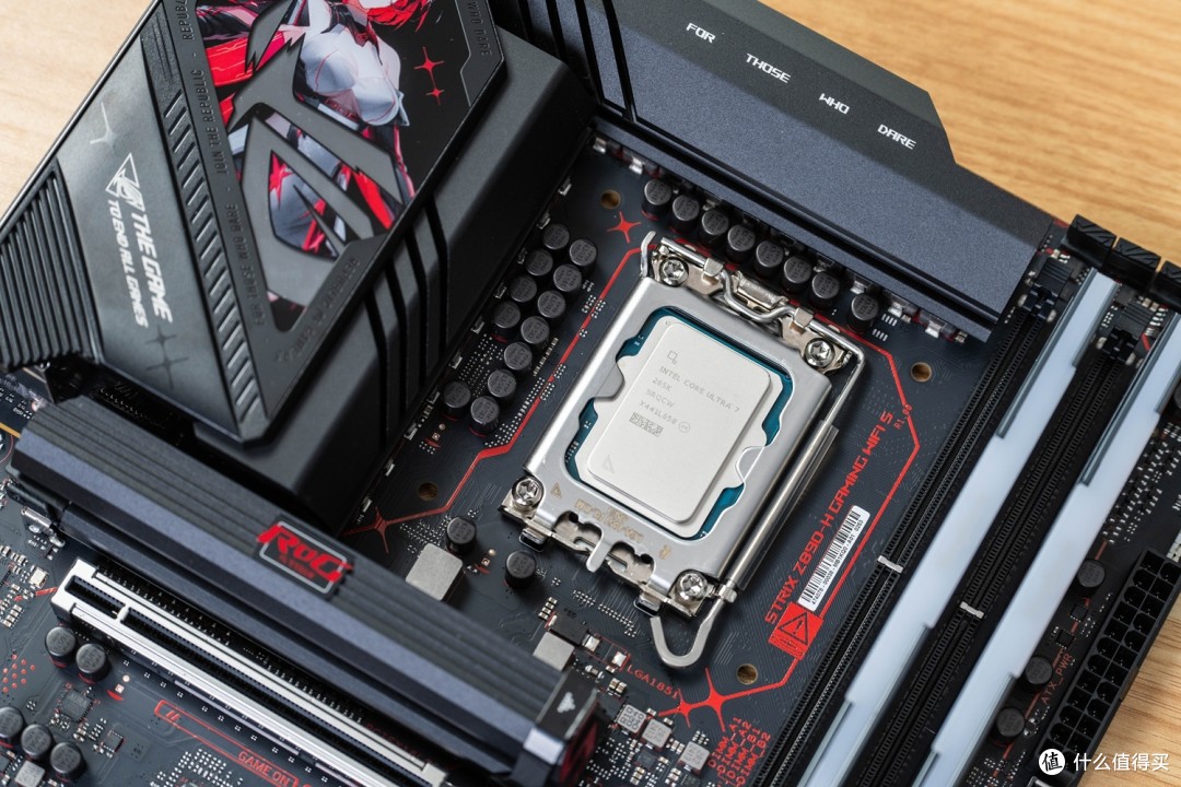 白色选吹雪姬、黑色上RO姬！ROG Z890HS+酷睿Ultra265K装机体验！