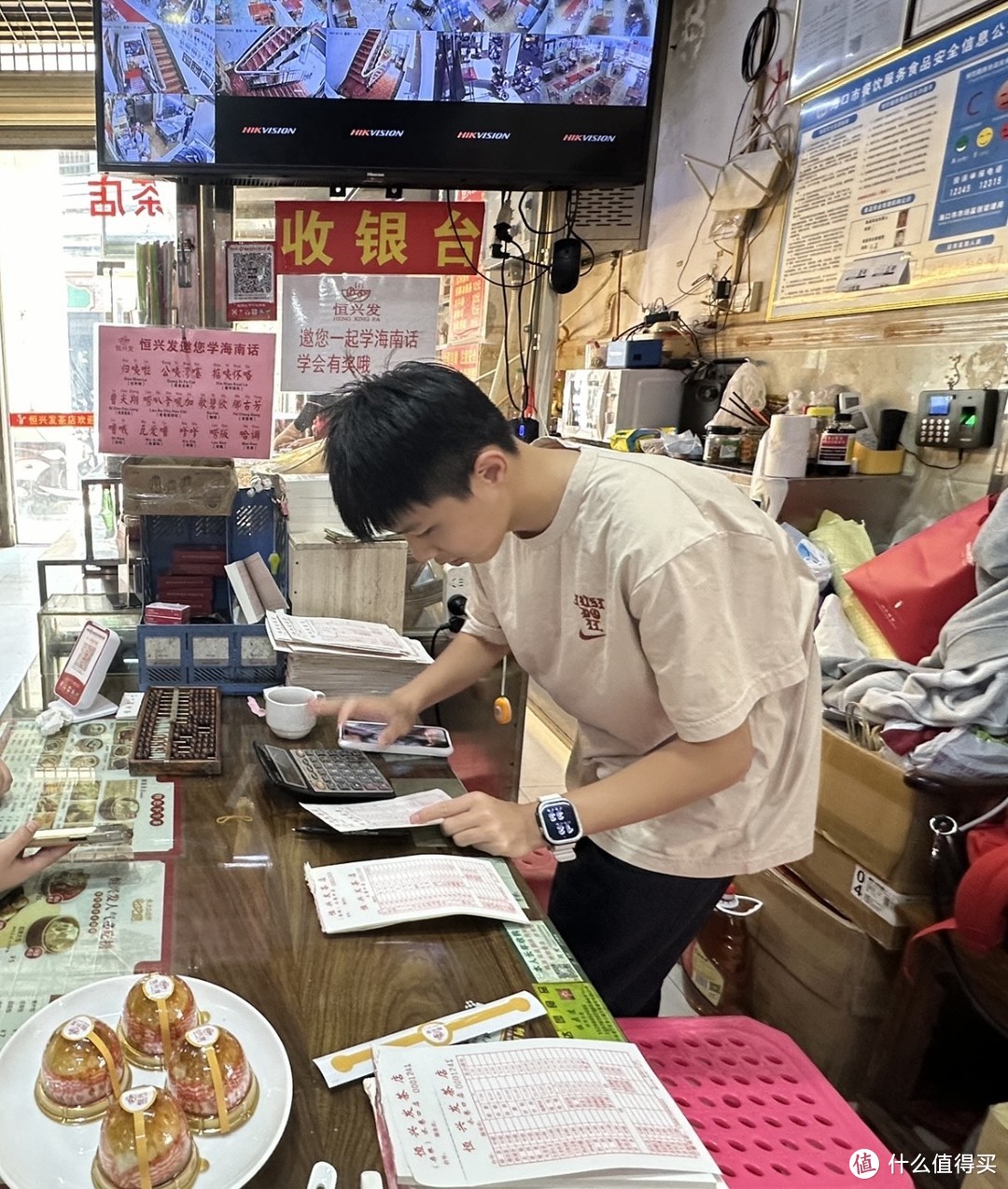 来海口吃早茶，必去老街恒兴发！本地人多，老板儿子电话手表结账