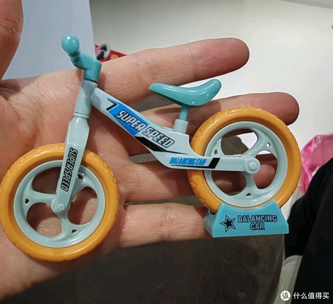 🚲麦仙蝶卡通创意自行车饰品，趣味滑行，情侣钥匙扣新选择✨