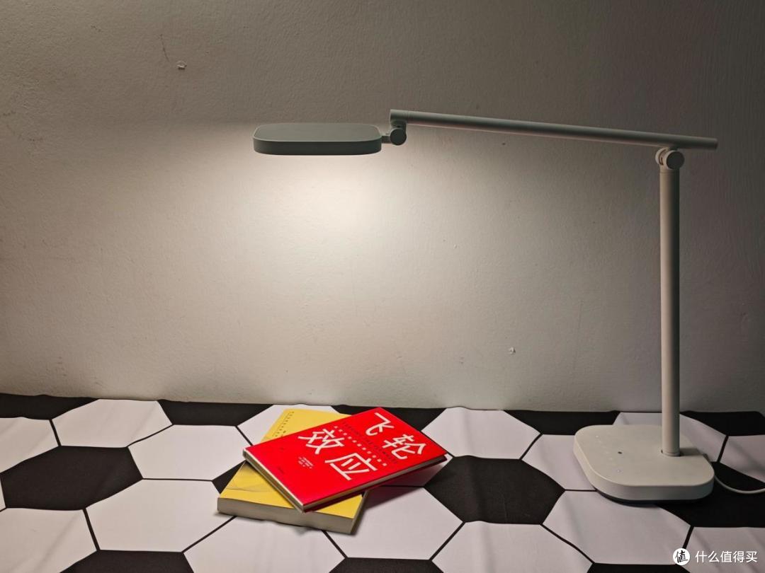 护眼台灯学生用哪个牌子的好用又实惠,2025护眼台灯品牌排行榜!