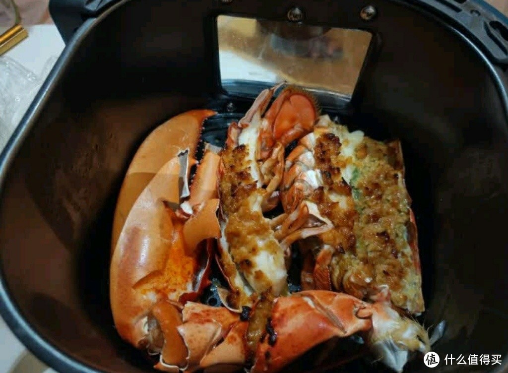 年夜饭桌上的创意佳肴✨：鲟鱼伴澳龙，奢华海鲜盛宴🍽️