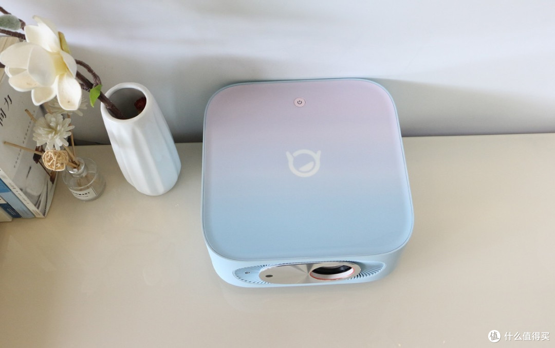 联想小新100投影仪新年体验!无开机广告、千元以内最能打的投影