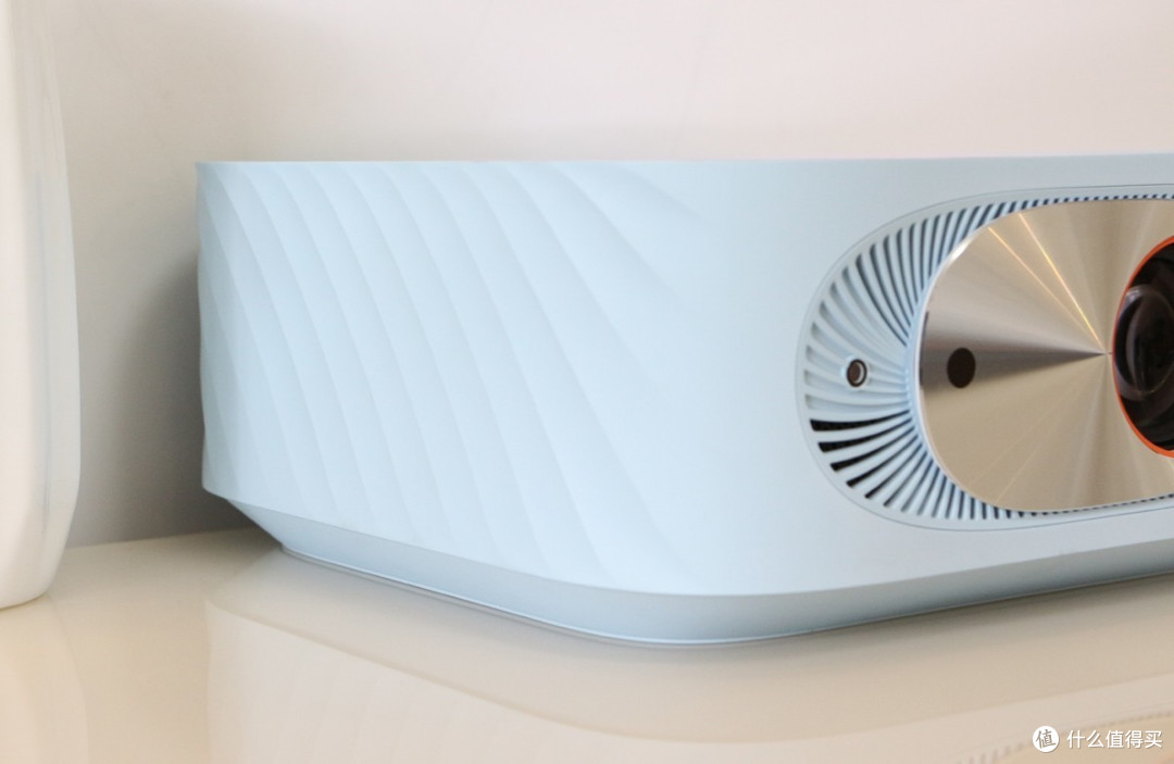 联想小新100投影仪新年体验!无开机广告、千元以内最能打的投影