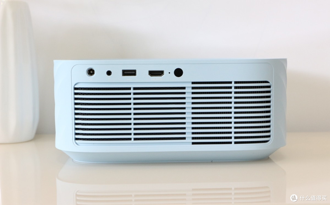 联想小新100投影仪新年体验!无开机广告、千元以内最能打的投影