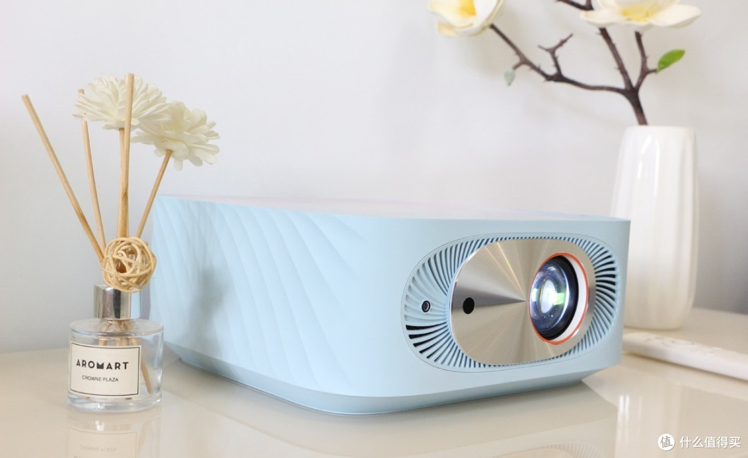 联想小新100投影仪新年体验!无开机广告、千元以内最能打的投影