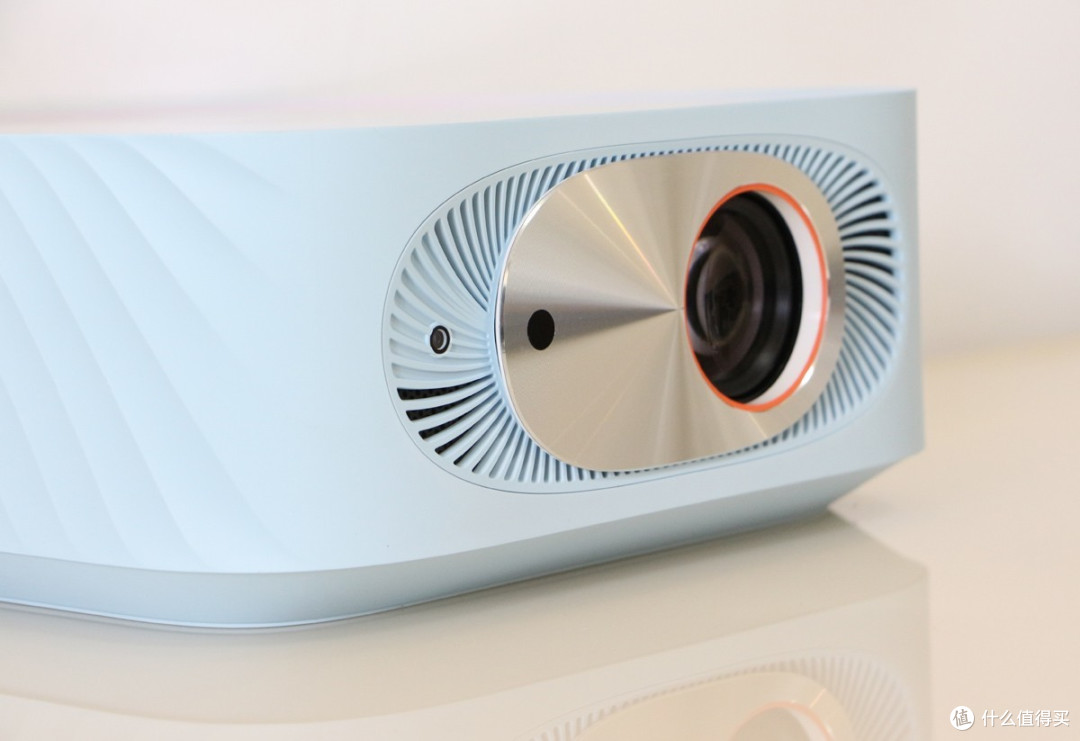 联想小新100投影仪新年体验!无开机广告、千元以内最能打的投影