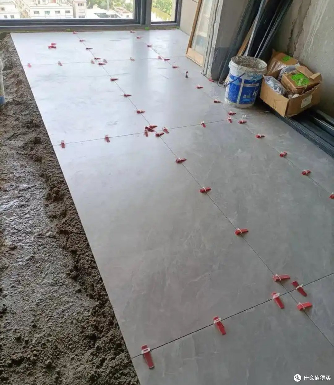 地板砖铺贴全攻略:方法、步骤、注意事项及避坑指南