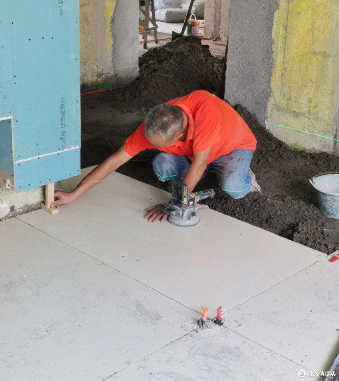 地板砖铺贴全攻略:方法、步骤、注意事项及避坑指南