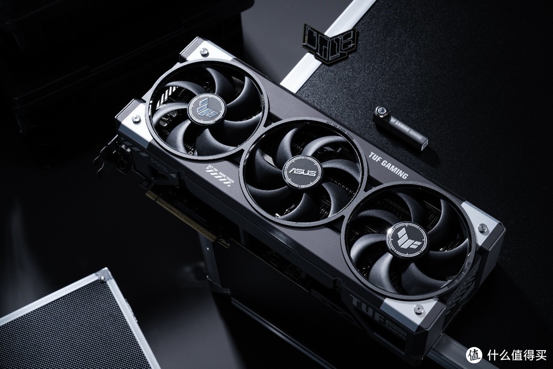 4K光追超200帧！华硕TUF GAMING RTX5080电竞特工显卡