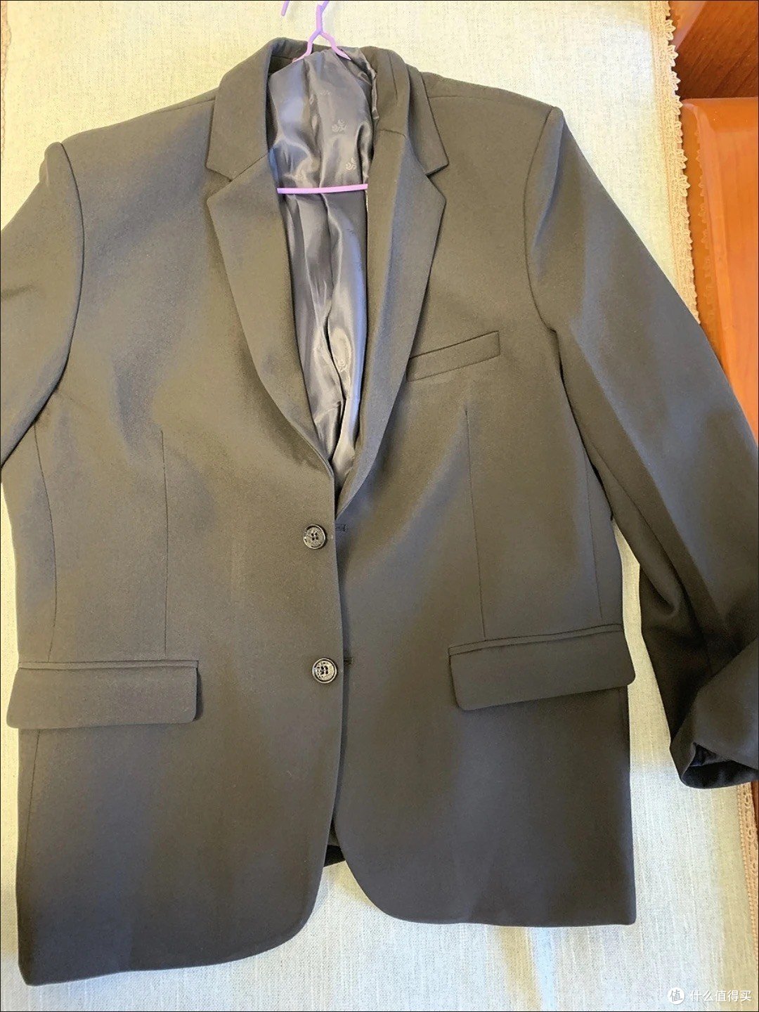 阿仕顿厚款含羊毛西装:打工人的早春时尚之选