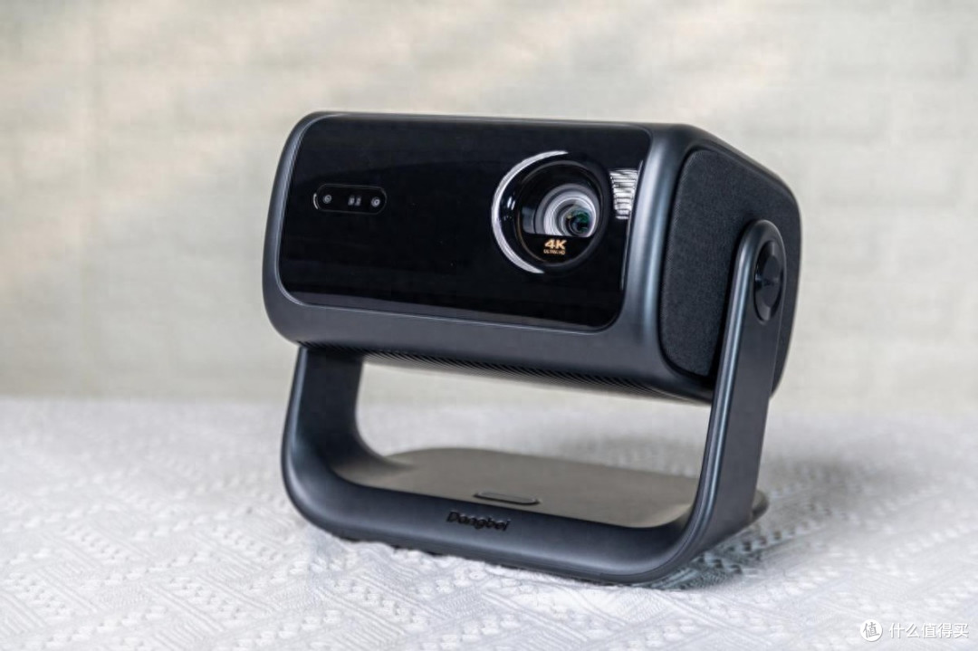 2025家用投影仪推荐终极之选：当贝F7Pro家庭影院“六边形战士”