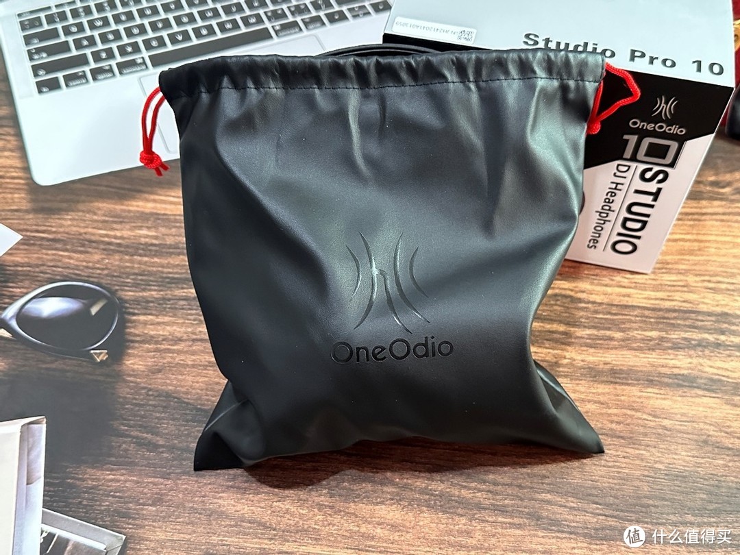 万兆OneOdio Pro10头戴式耳机：高性价比的音乐伴侣