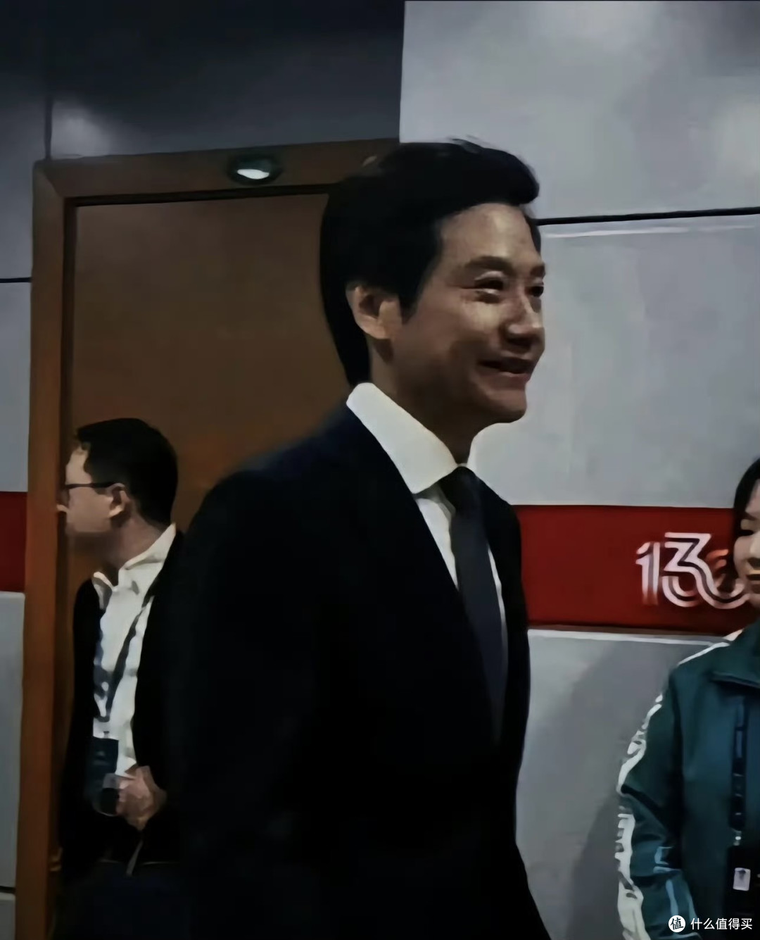 雷军登顶中国首富：小米万亿市值背后的商业逻辑与时代启示_基金证券_什么值得买