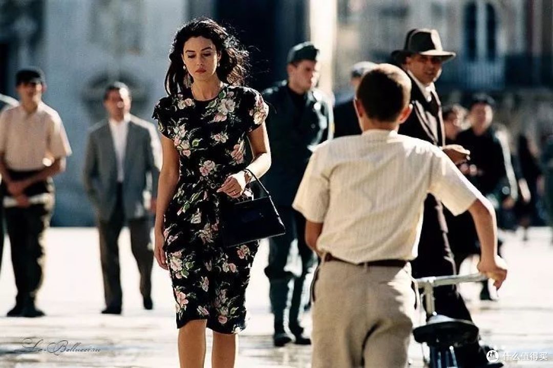西西里的美丽传说玛莲娜美丽之殇与人性之镜