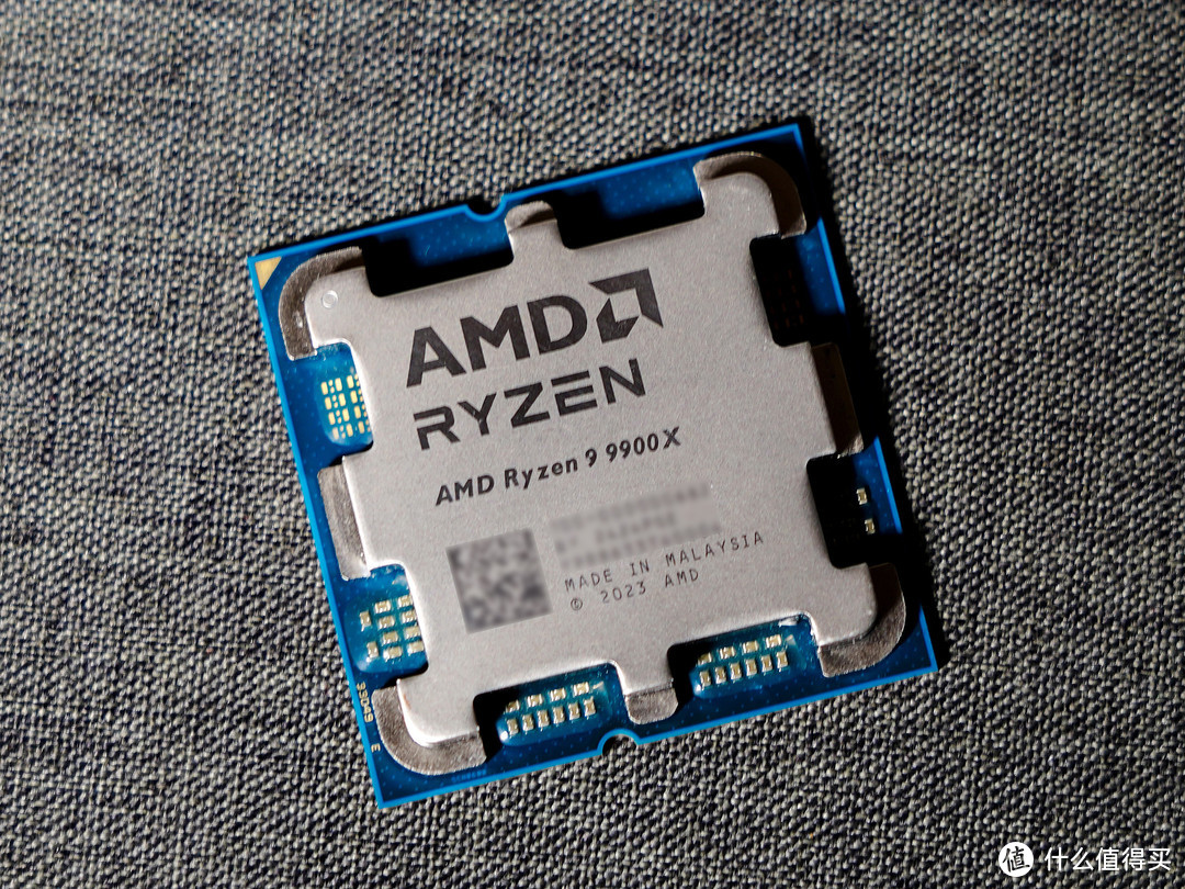 如何让RTX5080追上4090D？首先把它放进小机箱，然后再无脑超个频