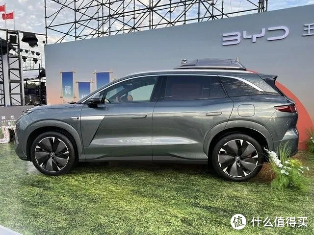 30万级最值得入手的纯电SUV？唐L EV：3.6秒破百+无图智驾！