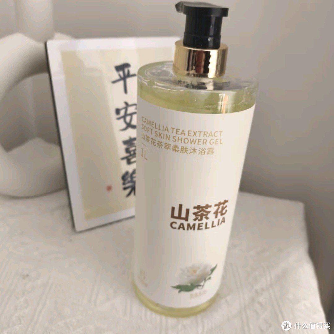 倍膳健山茶花烟酰胺沐浴露：留香除螨，深层保湿的沐浴新体验