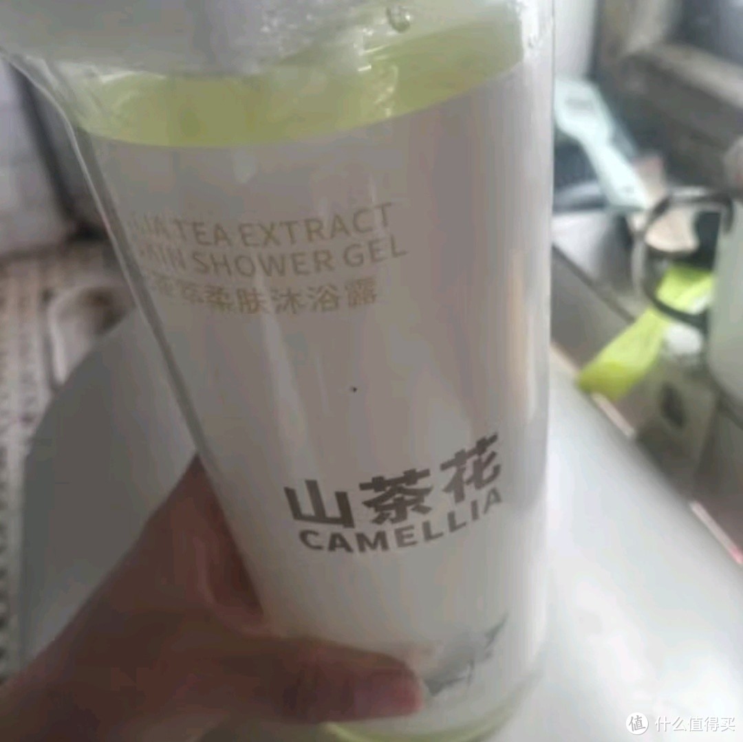 倍膳健山茶花烟酰胺沐浴露：留香除螨，深层保湿的沐浴新体验