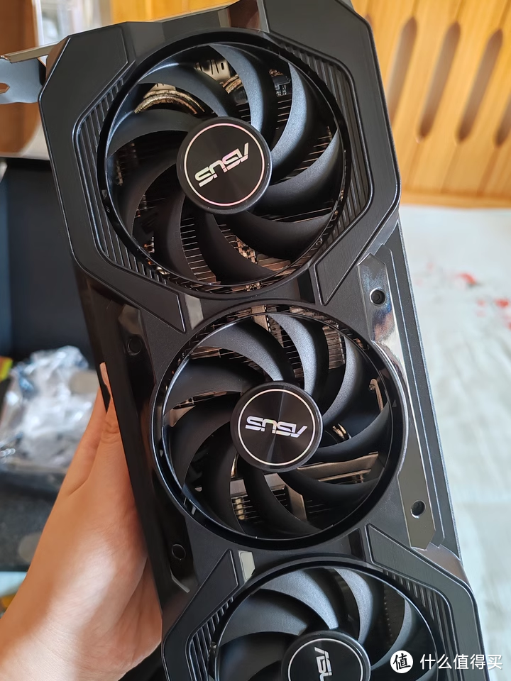 选显卡不踩雷，华硕 RTX 4060 值得入吗？